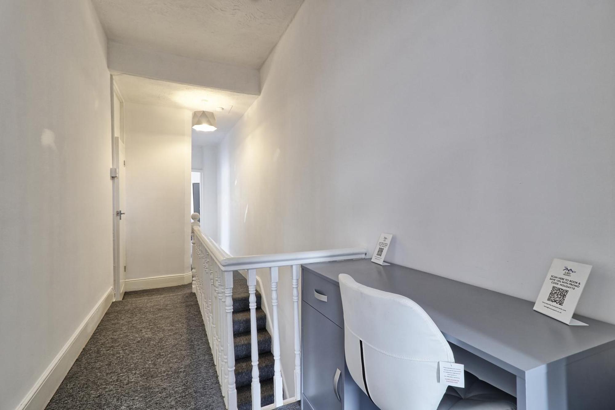 Beautiful Spacious Four Bedroom House With Parking For 2 Cars, 5 Minute Walk To Southend Station Exterior foto