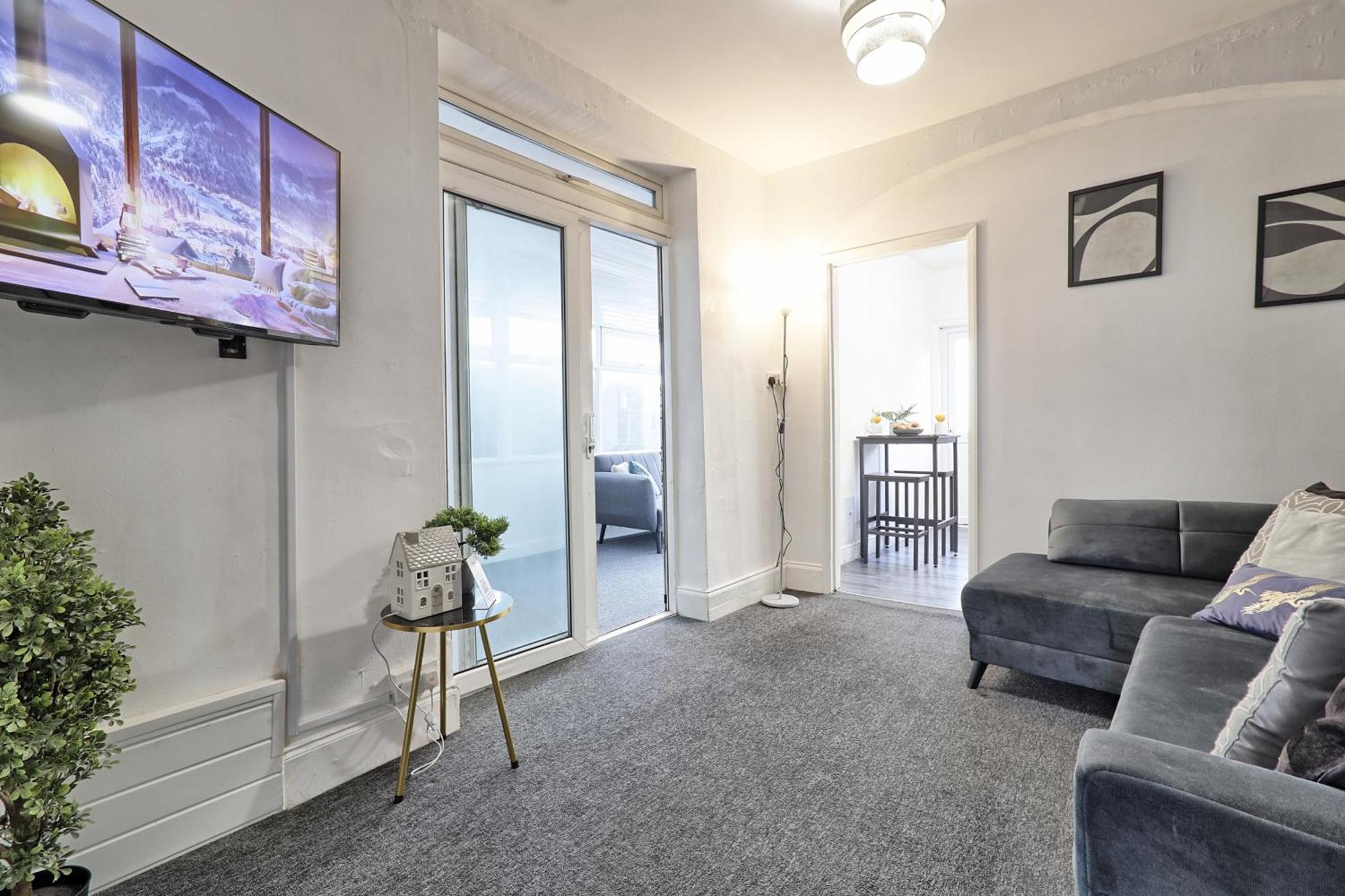 Beautiful Spacious Four Bedroom House With Parking For 2 Cars, 5 Minute Walk To Southend Station Exterior foto