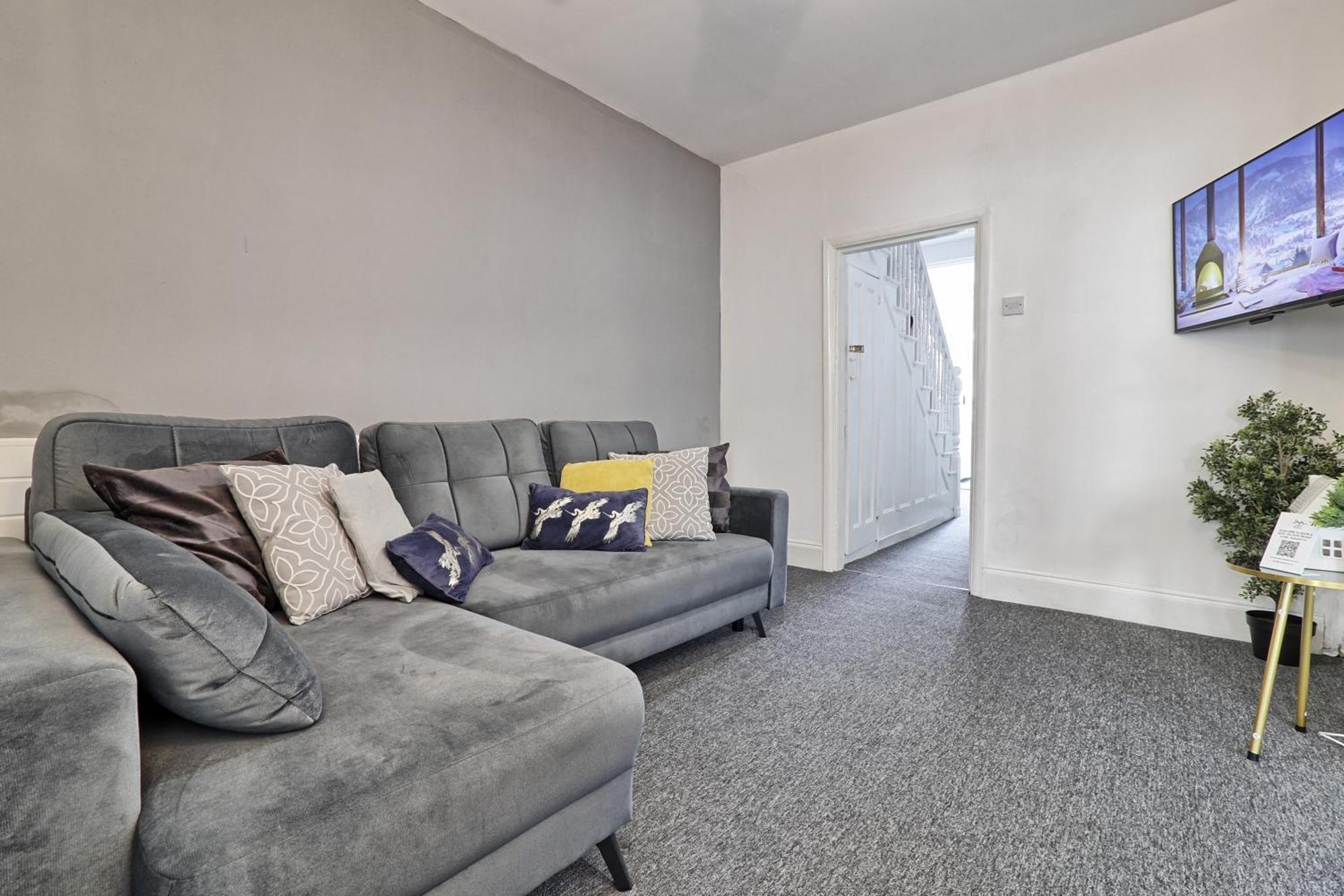 Beautiful Spacious Four Bedroom House With Parking For 2 Cars, 5 Minute Walk To Southend Station Exterior foto