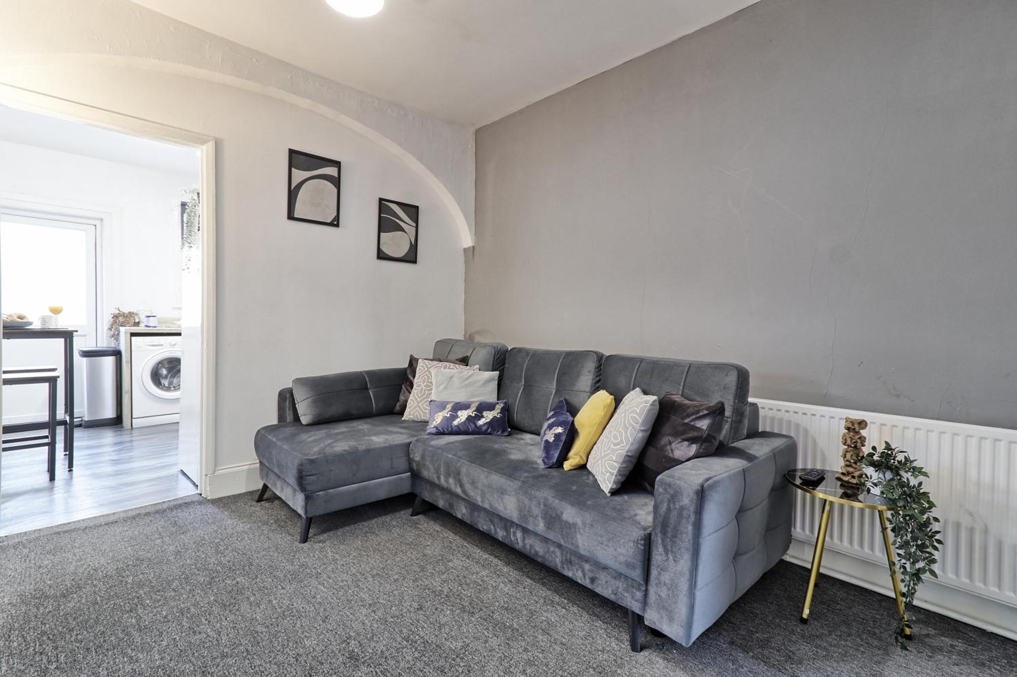 Beautiful Spacious Four Bedroom House With Parking For 2 Cars, 5 Minute Walk To Southend Station Exterior foto
