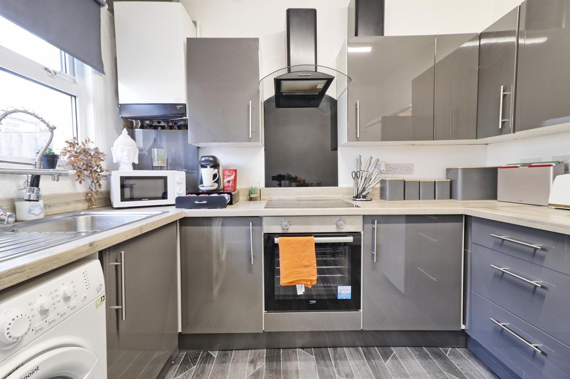 Beautiful Spacious Four Bedroom House With Parking For 2 Cars, 5 Minute Walk To Southend Station Exterior foto